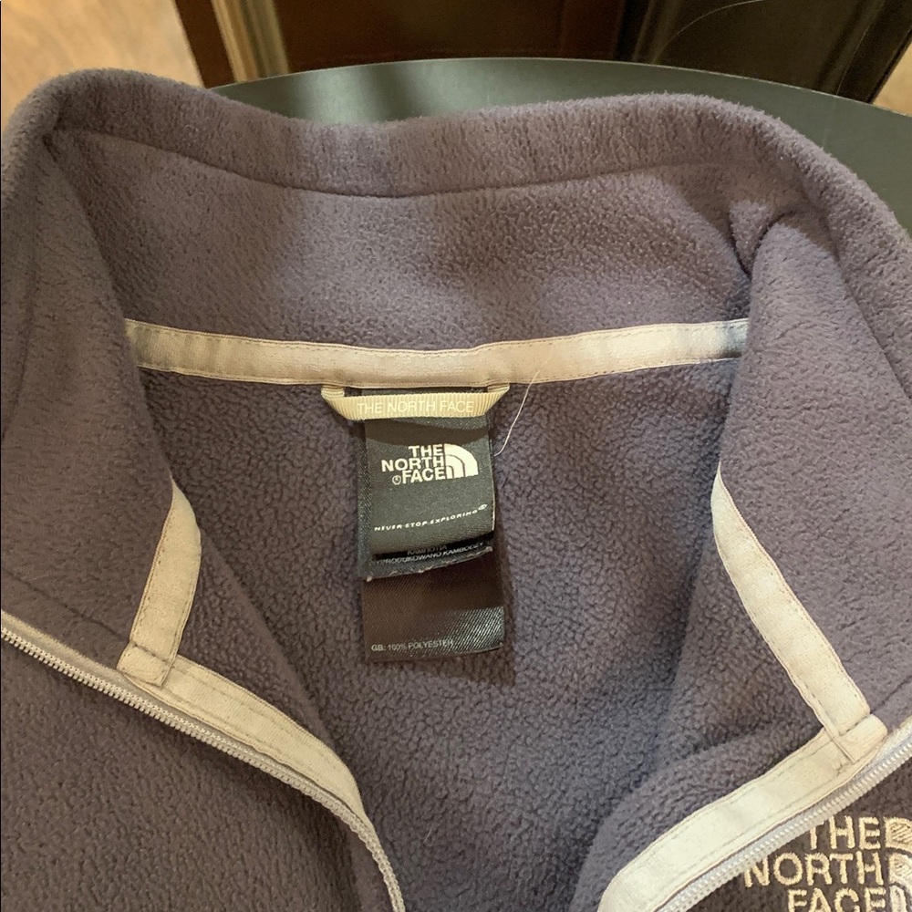 NorthFace Pullover - Picture 2 of 2